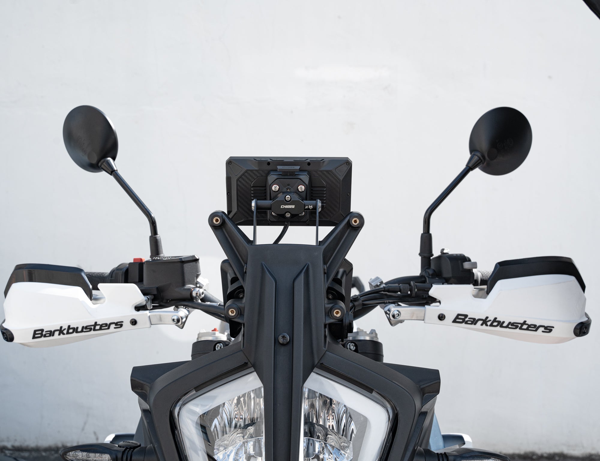 バイク界に革命を起こす業界初6インチスマートモニター | AIO-6 MAX