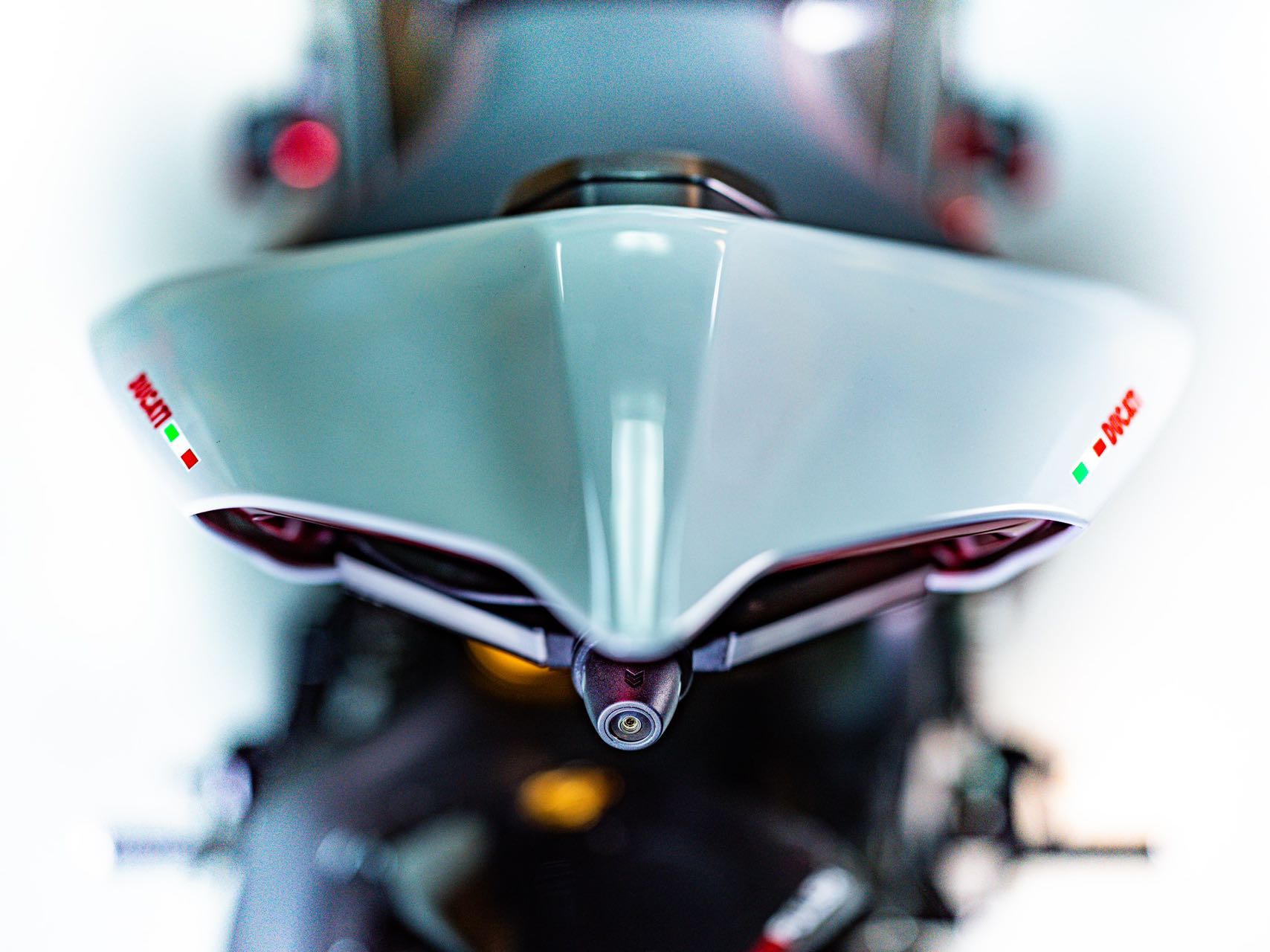 AIO-5 Lite CarPlayやAndroid Autoにも対応!バイク専用モトスマートモニター 前後2カメラ - AKEEYO