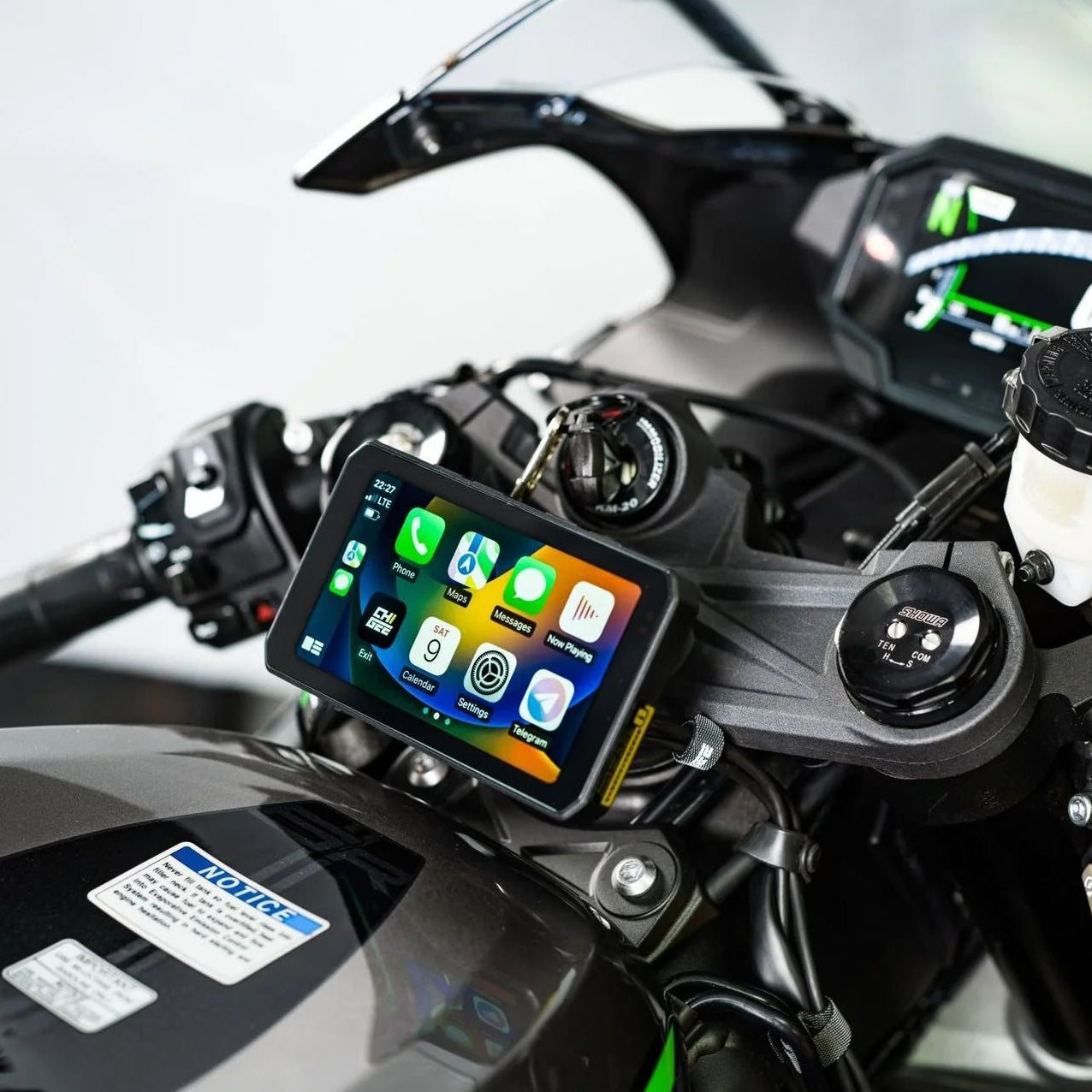 「CarPlay」「Android Auto」対応、スマホの各種アプリを表示したり操作可能|AIO-5 Play