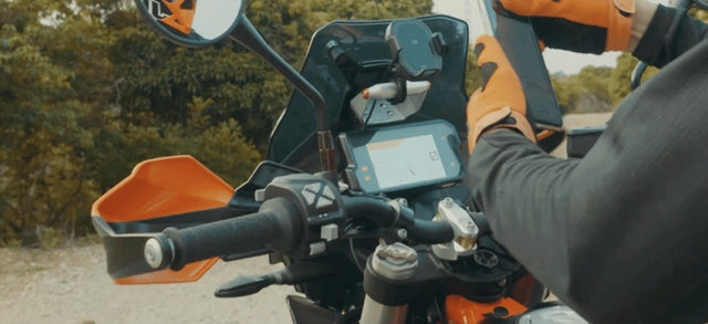 片手で瞬時に着脱!次世代のコンパクト振動吸収スマホホルダー・急速充電器 CG2 - AKEEYO