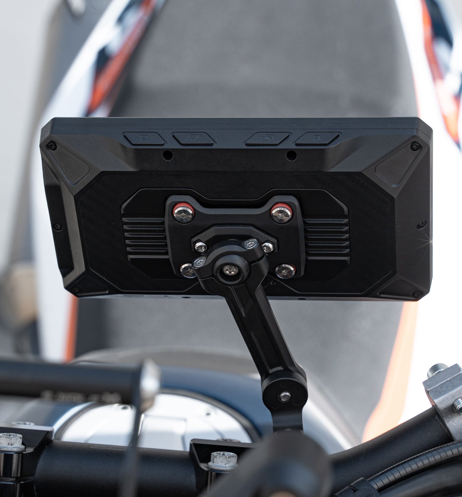 バイク界に革命を起こす業界初6インチスマートモニター | AIO-6 MAX