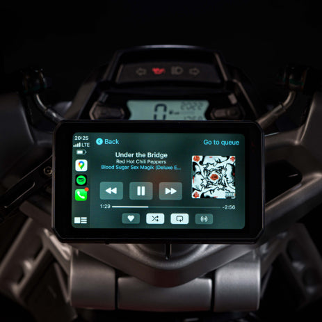 【新製品登場】AIO-5 Play CarPlayとAndroid Autoにも対応！バイク専用スマートライドディスプレイ