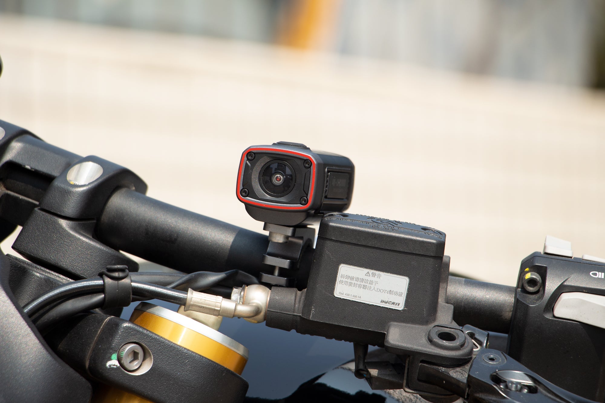 最新版の自転車/バイク用手ブレ補正機能搭載ドライブレコーダー | AKY