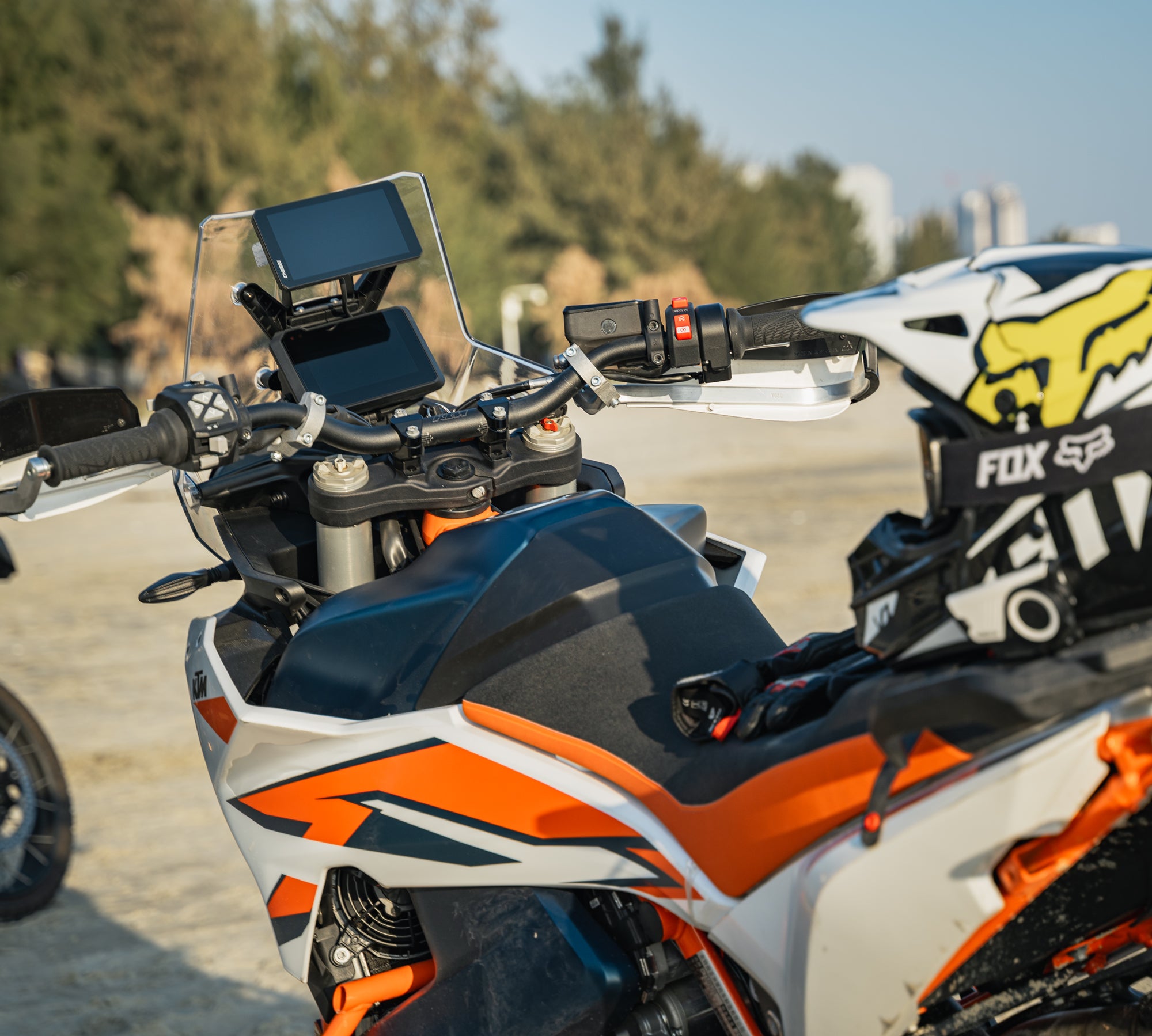 バイク界に革命を起こす業界初6インチスマートモニター | AIO-6 MAX