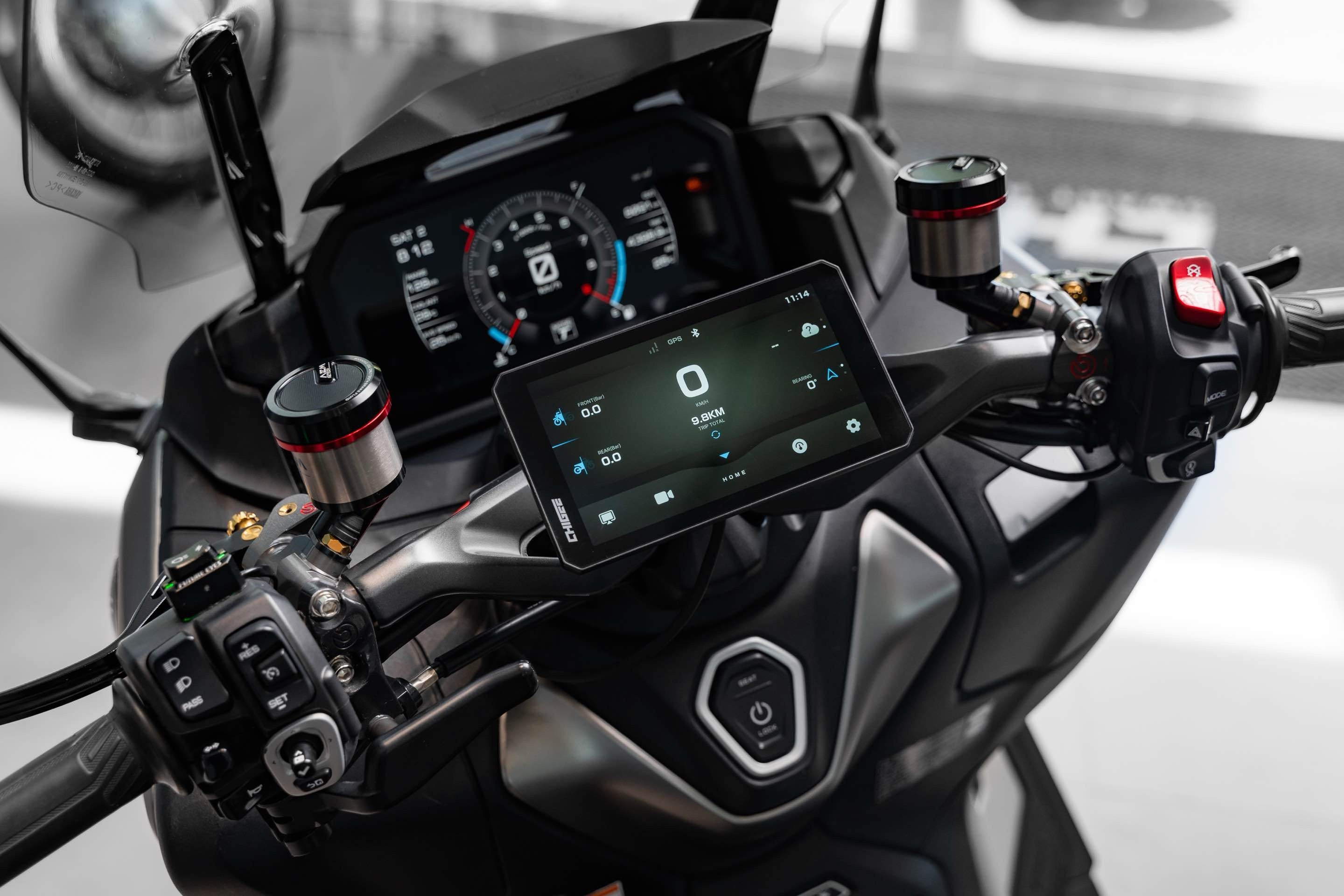 Yamaha TMAX560専用 AIO-6 & AIO-5シリーズ対応ブラケット